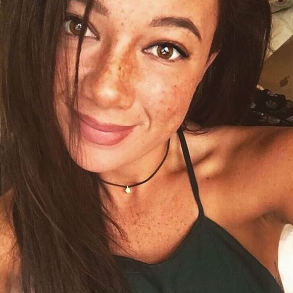 Meet your Posher, Claire - Picture 1 of 1